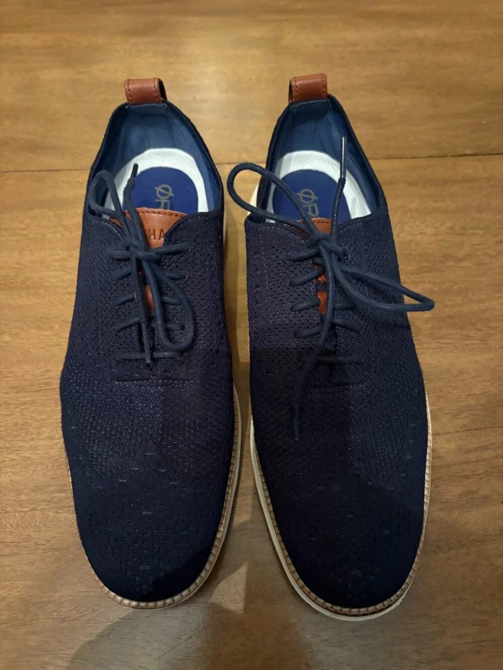 Like New, Men's Cole Haan Original Grand Shortwing Oxford Navy Shoes. Size 9.5